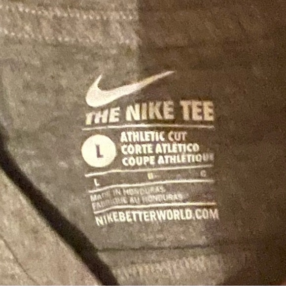 Nike tshirt size large - Picture 3 of 3